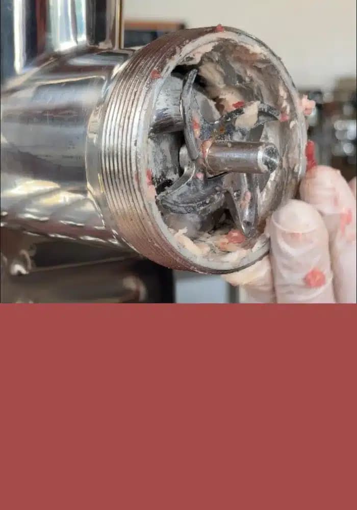 Mantenimiento de Picadoras de Carne: limpieza, aceite y afilado paso a paso