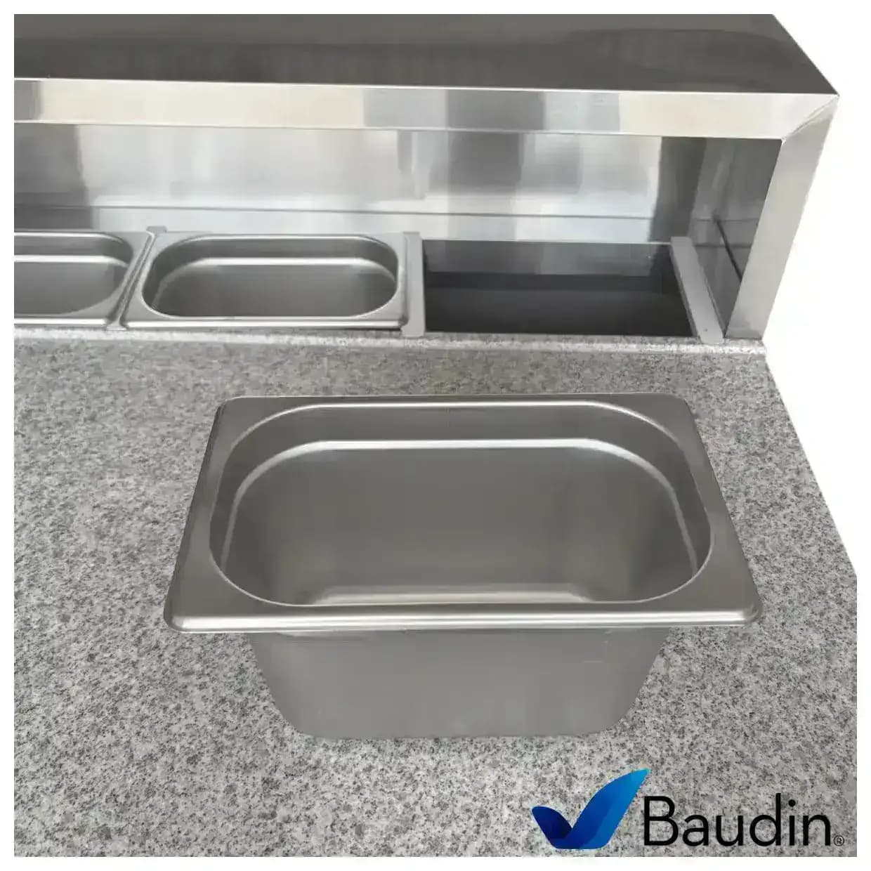 Bajo Mostrador Refrigerado con Topinera de acero inoxidable 90 cm ancho 2 puertas comercial 3 cubas con frio marca Kuma PS900