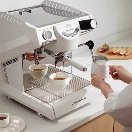 Cafetera espresso Gemilai G3149, vista en perspectiva