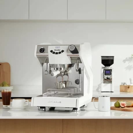 Cafetera espresso Gemilai G3149, vista lateral