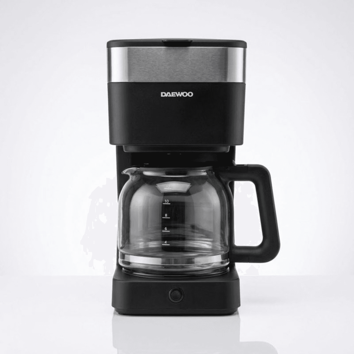 Cafetera Daewoo CM6516B de frente con jarra de vidrio