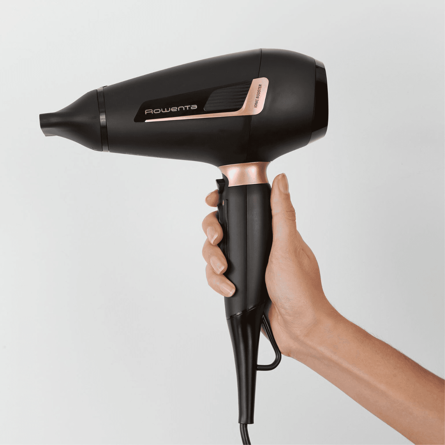 Secador Rowenta CV8830F0 en la mano
