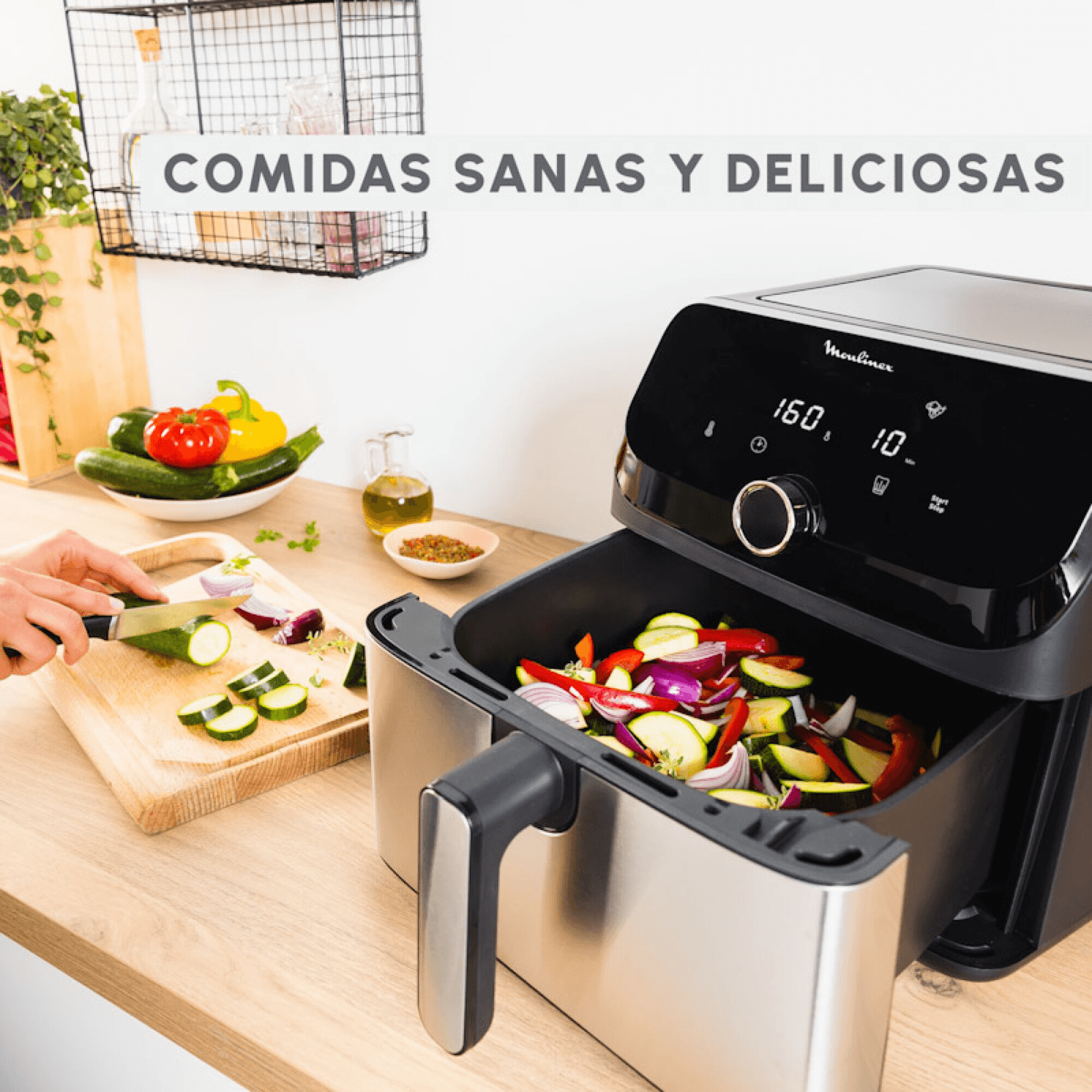 Freidora Moulinex Easy Fry Mega EZ855D20 con verduras en la cuba