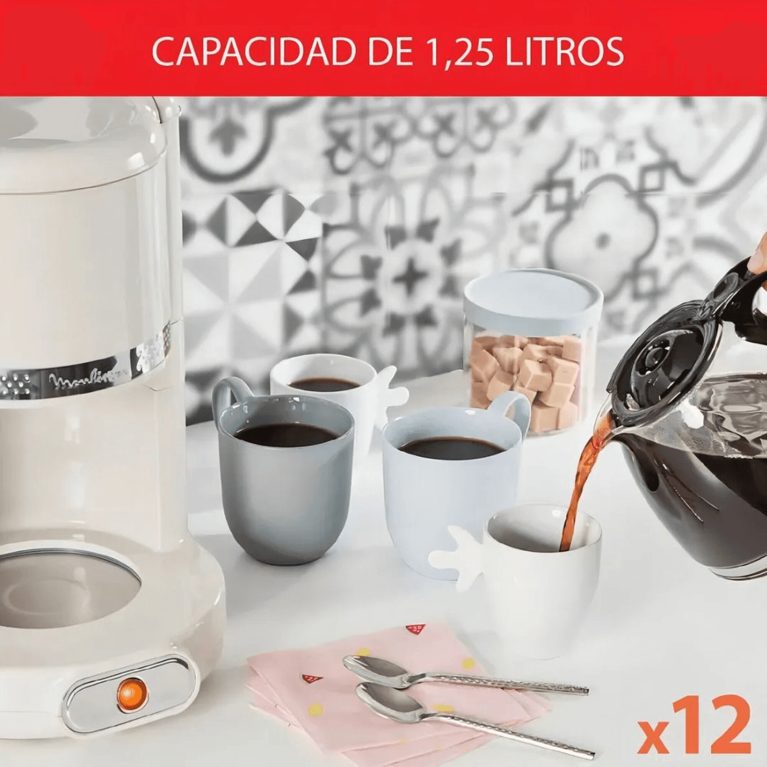 Cafetera Moulinex Soleil Vintage FG381A10 sirviendo café en tazas