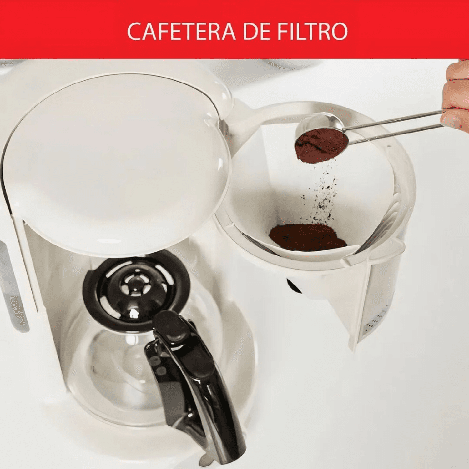 Colocación del café molido en la cafetera Moulinex FG381A10