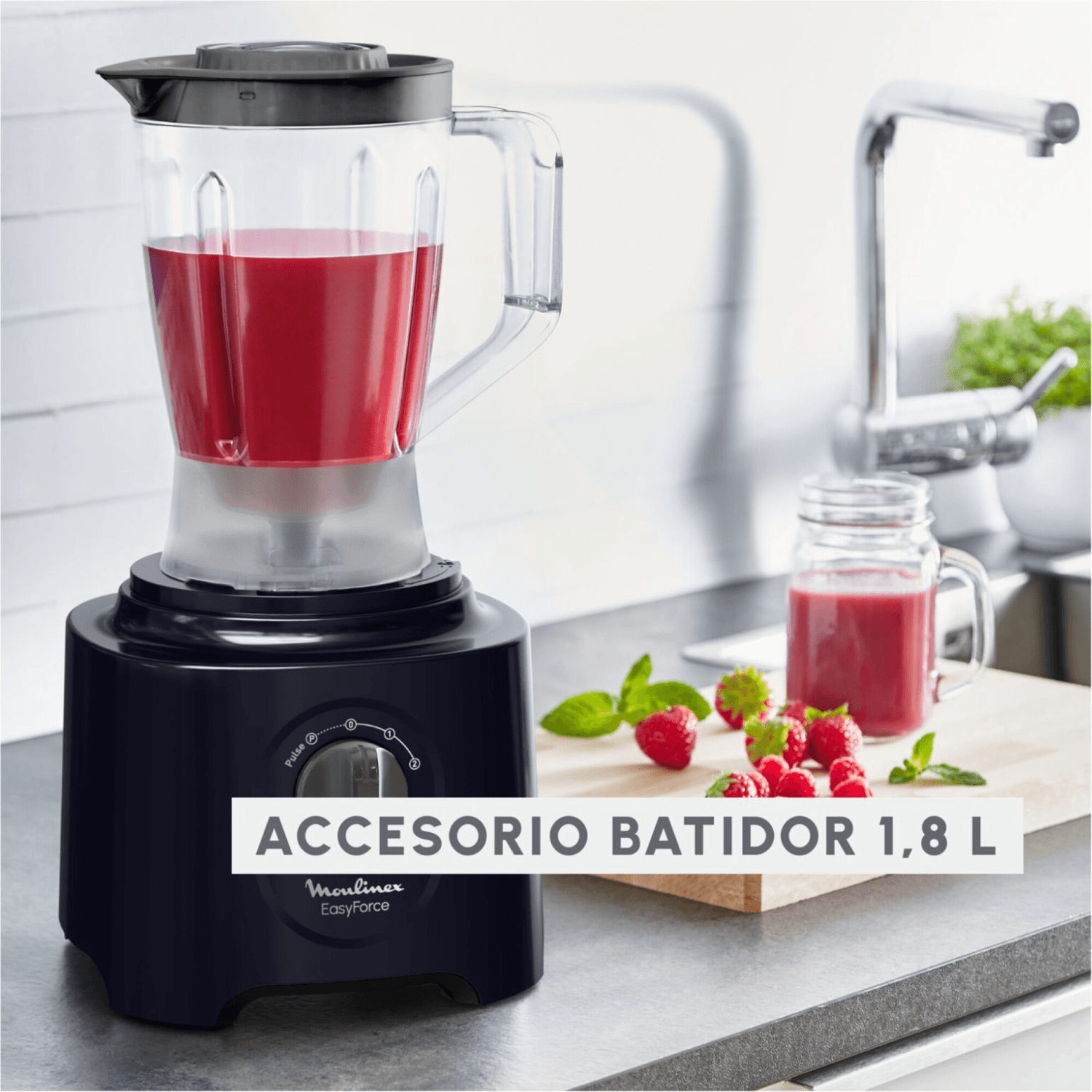 Jarra licuadora de la multiprocesadora Moulinex FP247810 con licuado de frutos rojos