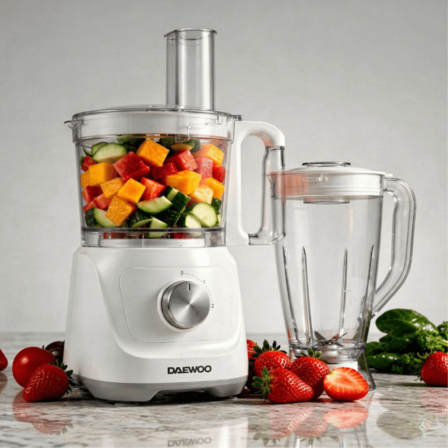Multiprocesadora Daewoo FP7522 con frutas y verduras en el vaso procesador