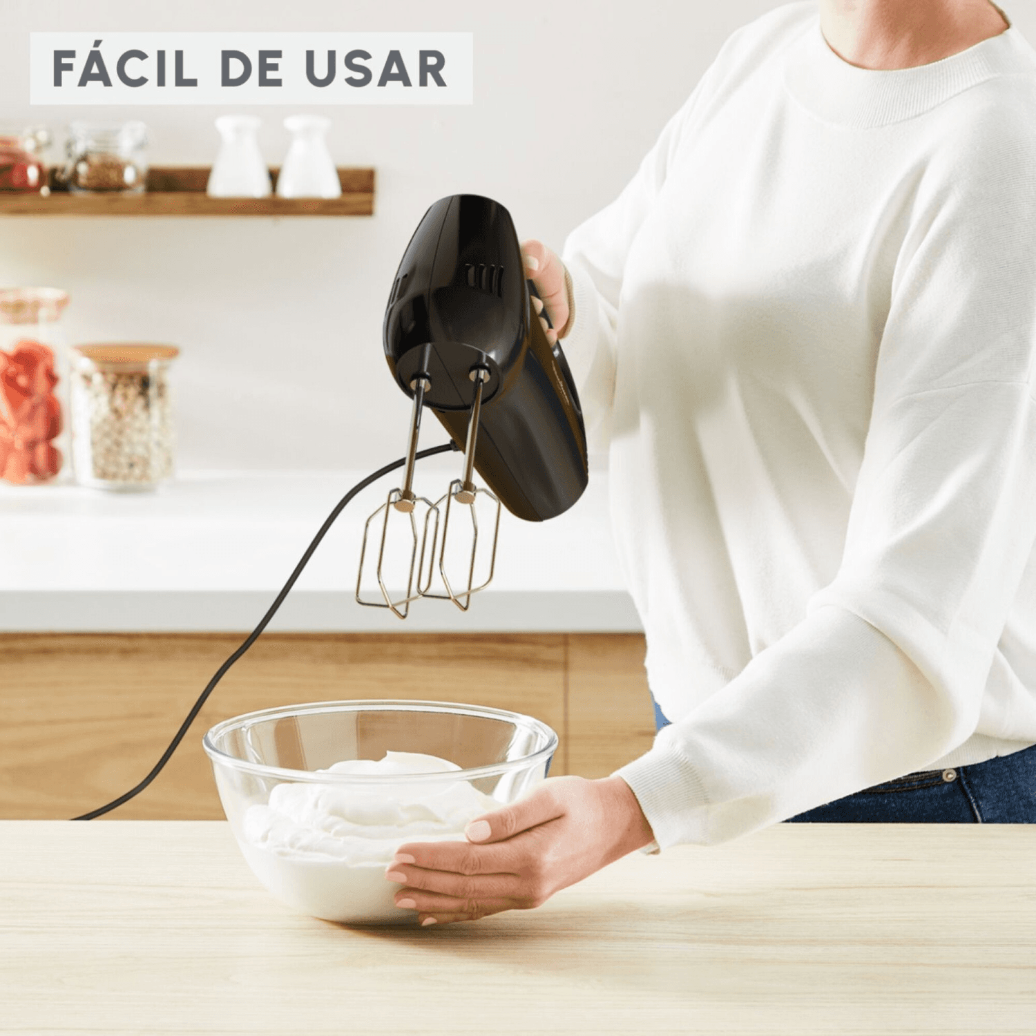 Batidora de mano Moulinex HM3108B1 en uso