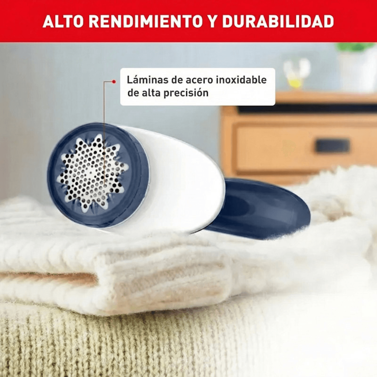 Cuchillas de acero inoxidable del quitapelusas Arno JB1013B1 sobre un pulóver