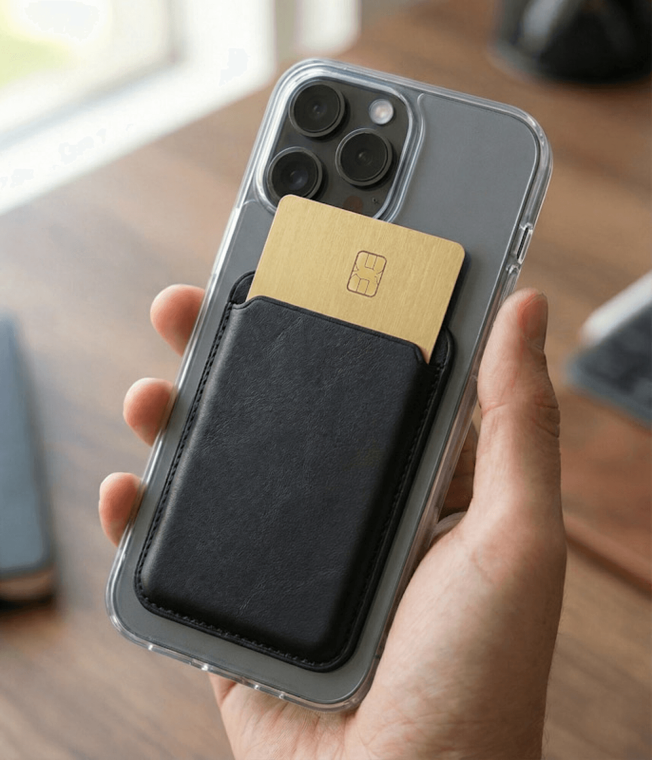Klasse KS1501BK adherido a un celular con una tarjeta