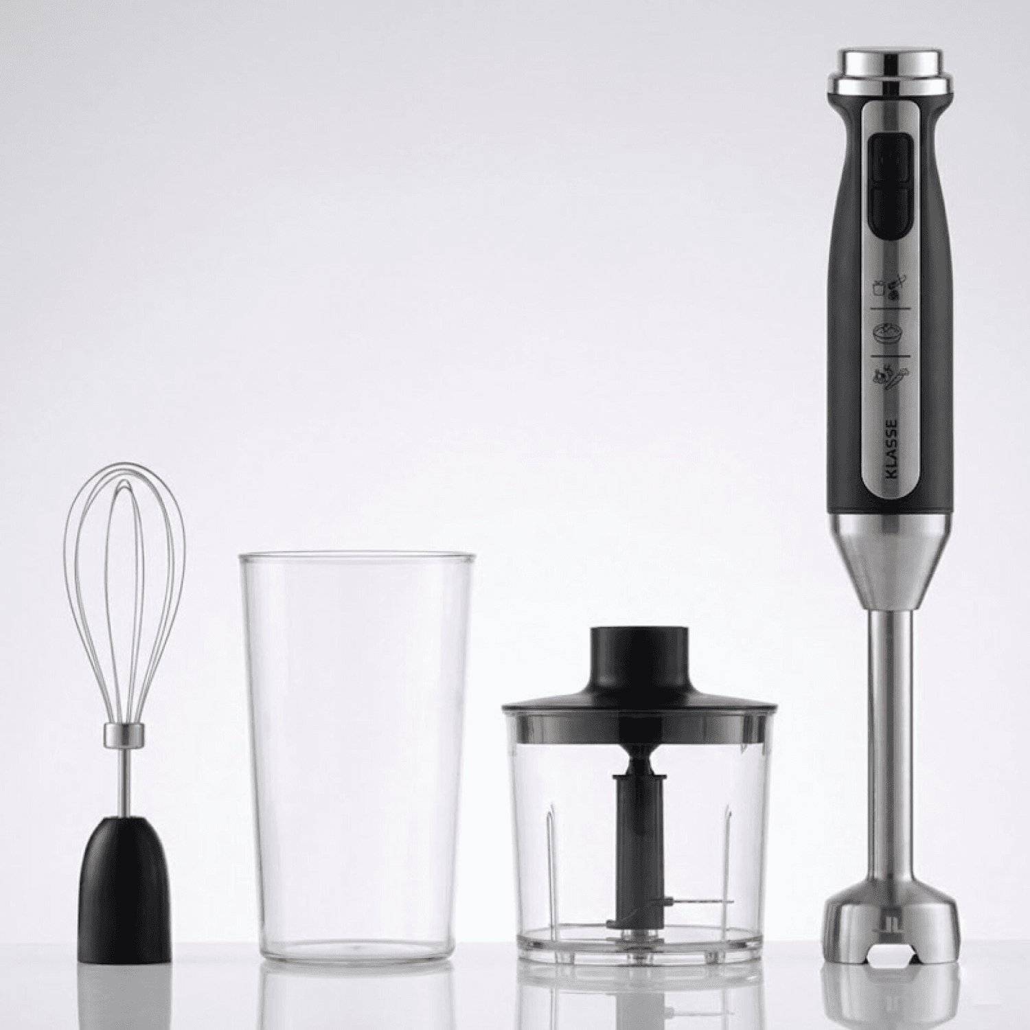 Mixer Klasse KS2500 de acero inoxidable con sus accesorios sobre fondo gris