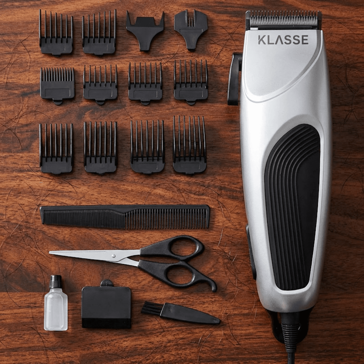 Cortadora Klasse KS3200 con todos sus accesorios sobre madera