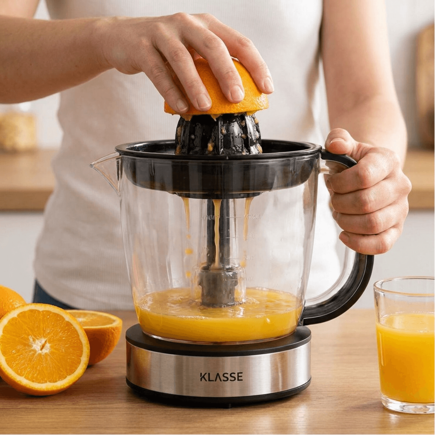 Exprimidor de cítricos Klasse KS3901 en uso