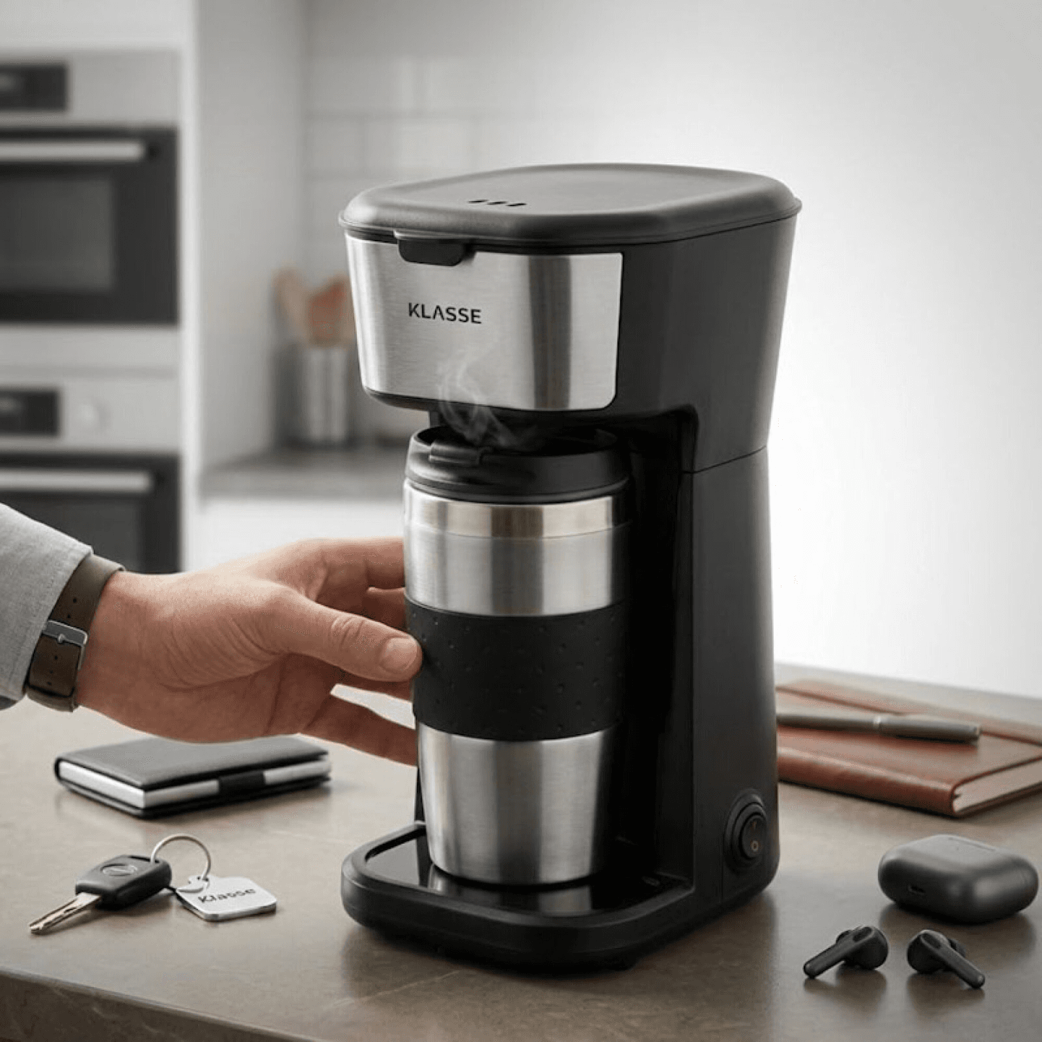 Cafetera Klasse KS6001 con jarro portátil sobre una mesada
