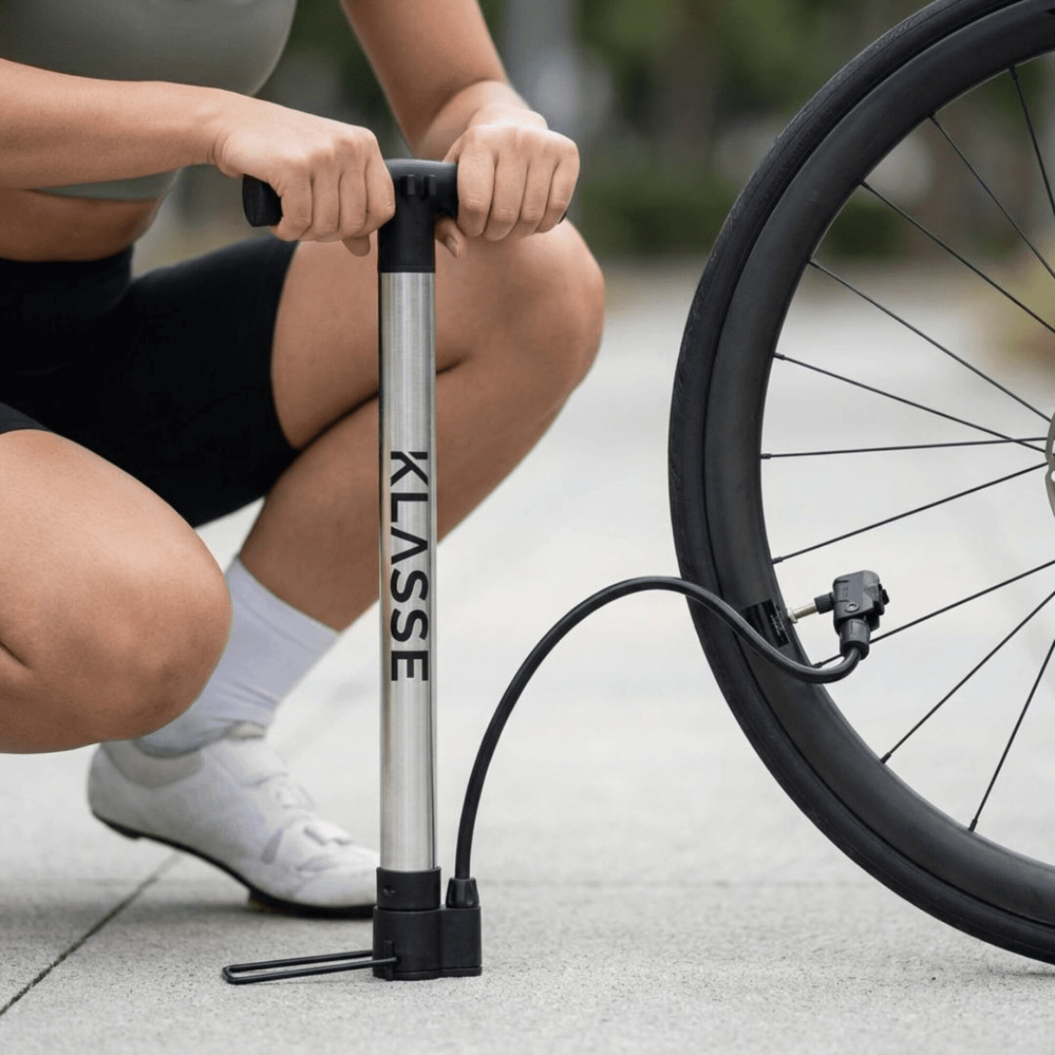 Inflador Klasse KS7711 usado en una rueda de bicicleta