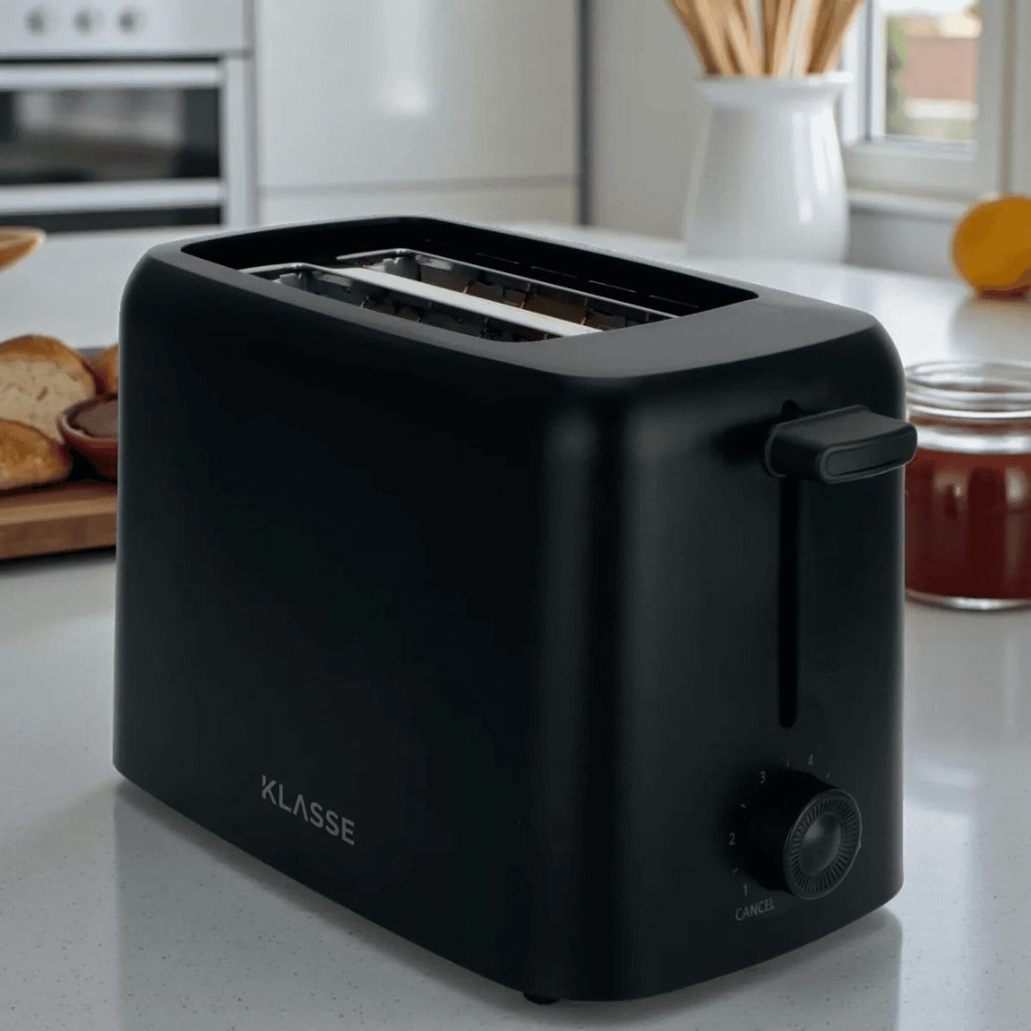 Tostadora Klasse KS8001BK con pan y mermelada