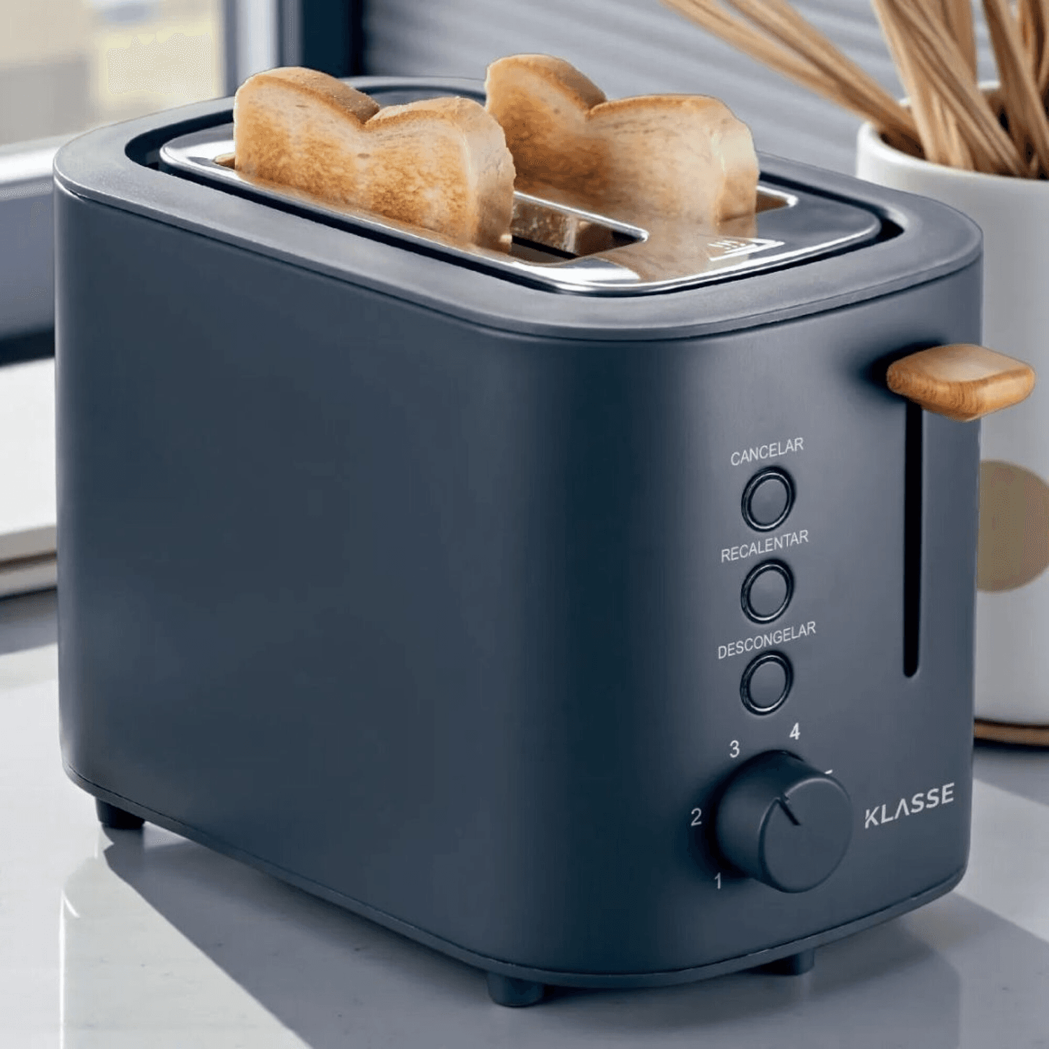 Primer plano de los botones de la tostadora Klasse KS8003