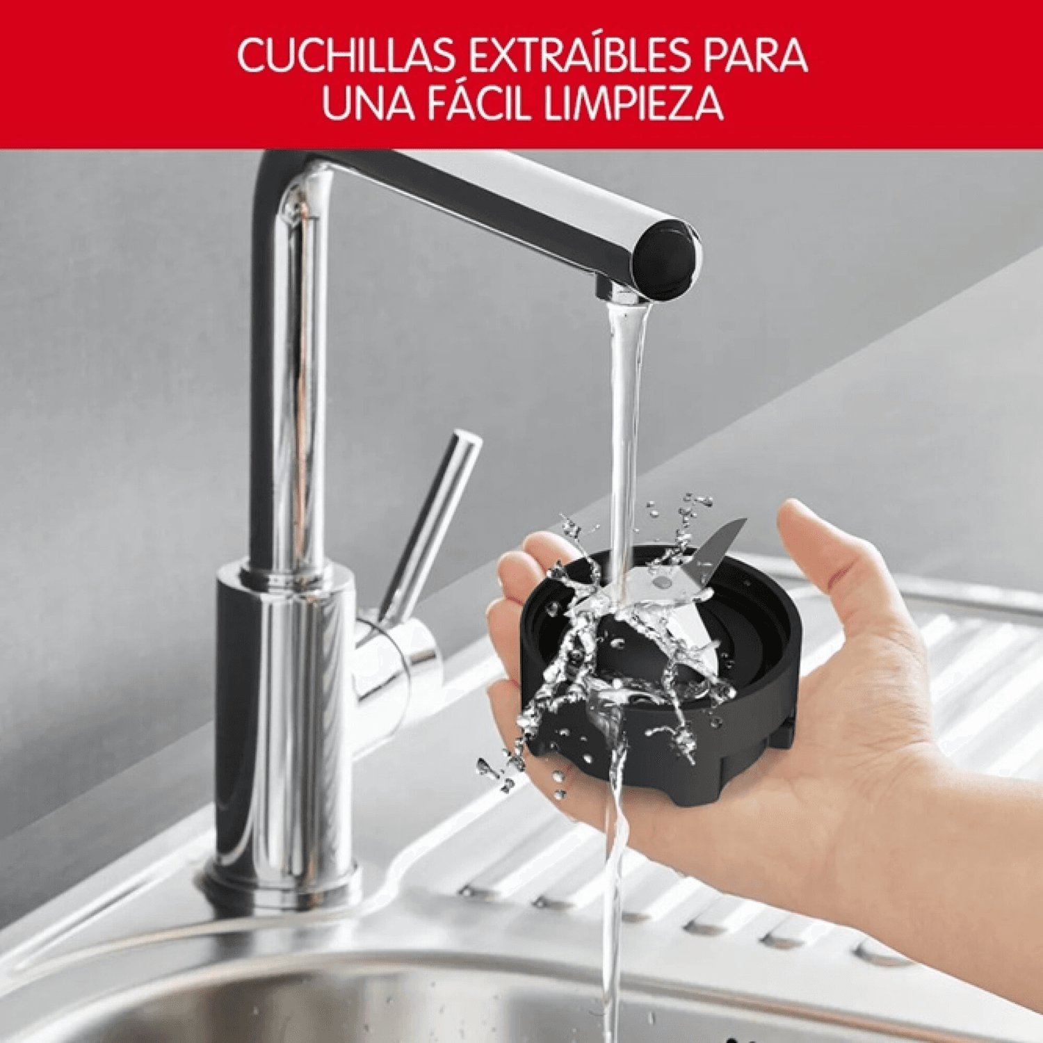 Lavando la cuchilla extraíble de la licuadora Moulinex LM15FD10