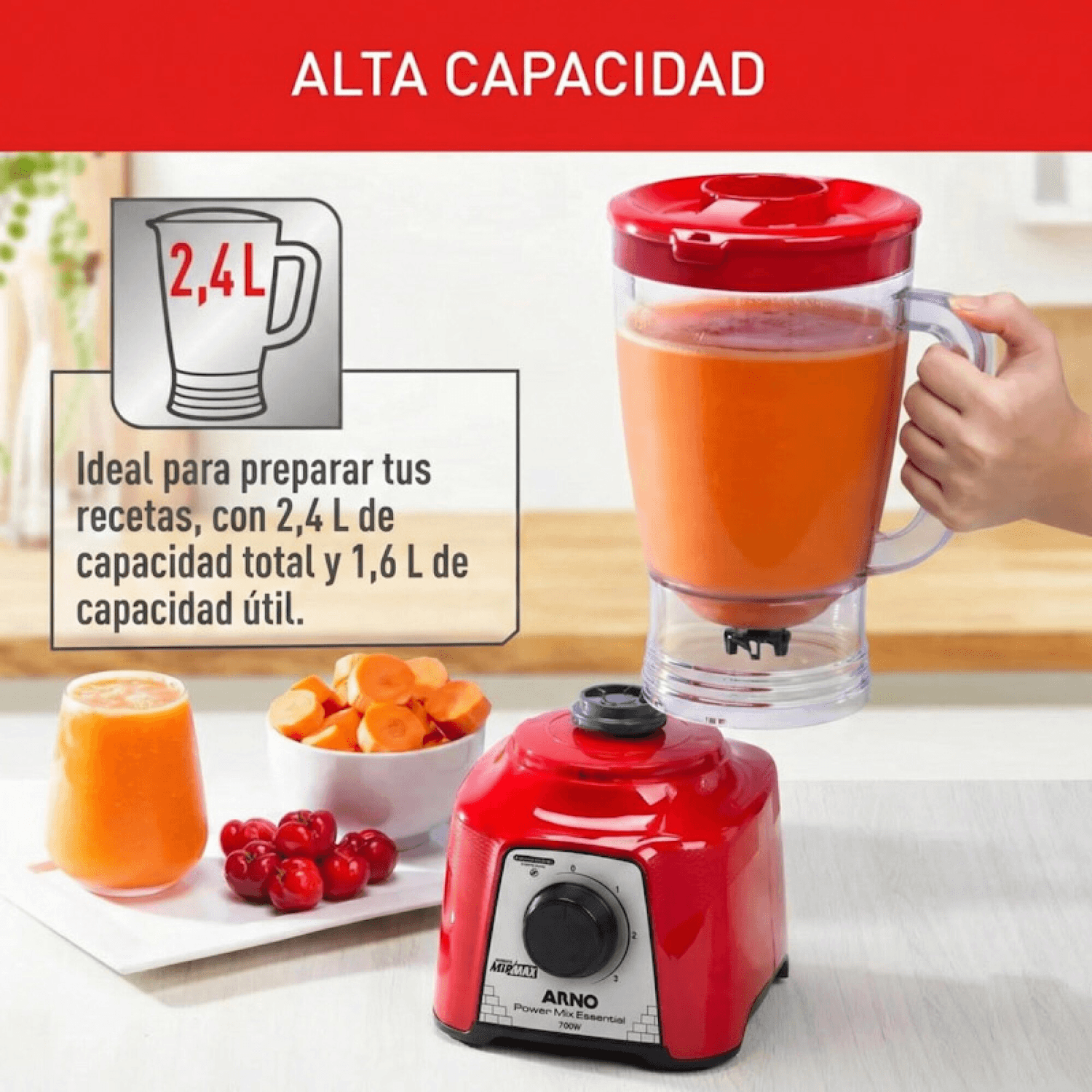 Licuadora Arno Power Max LN3115B2 roja con jugo de zanahoria