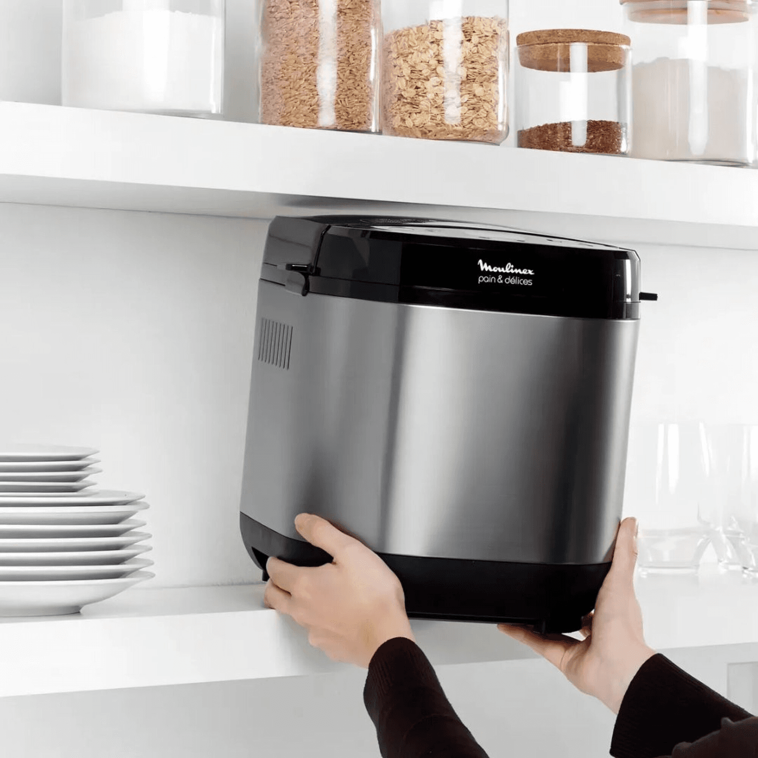 Panificadora Moulinex OW240E30 guardada en una alacena