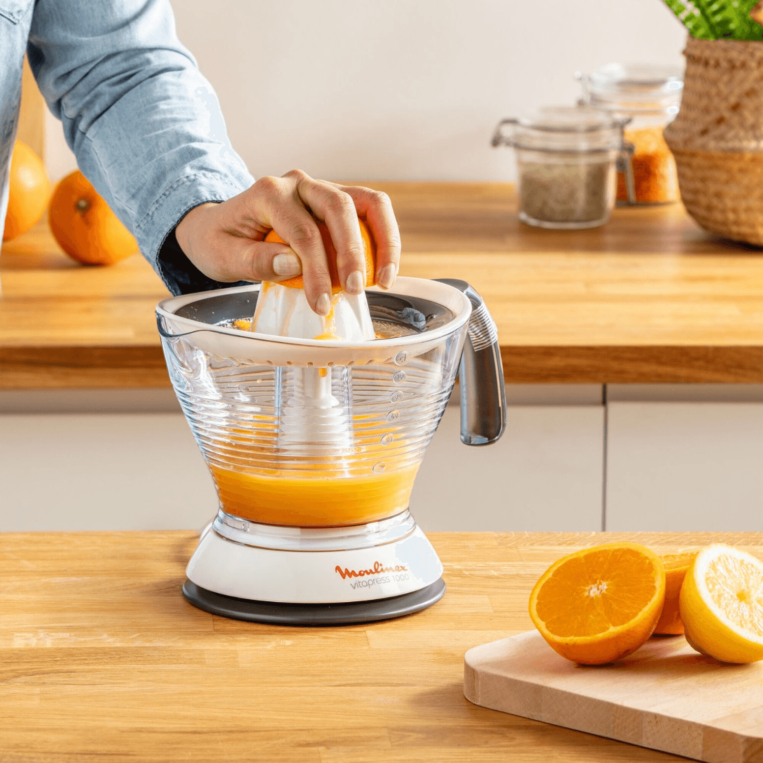 Exprimiendo una naranja con el Moulinex Vitapress PC302B10