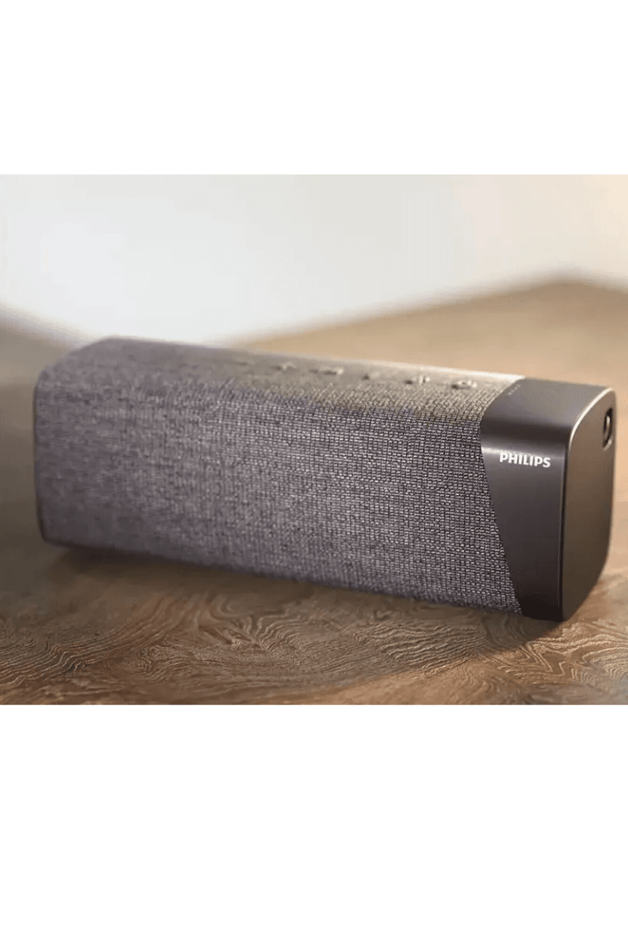 Parlante Philips TAS5505/00 sobre una mesa