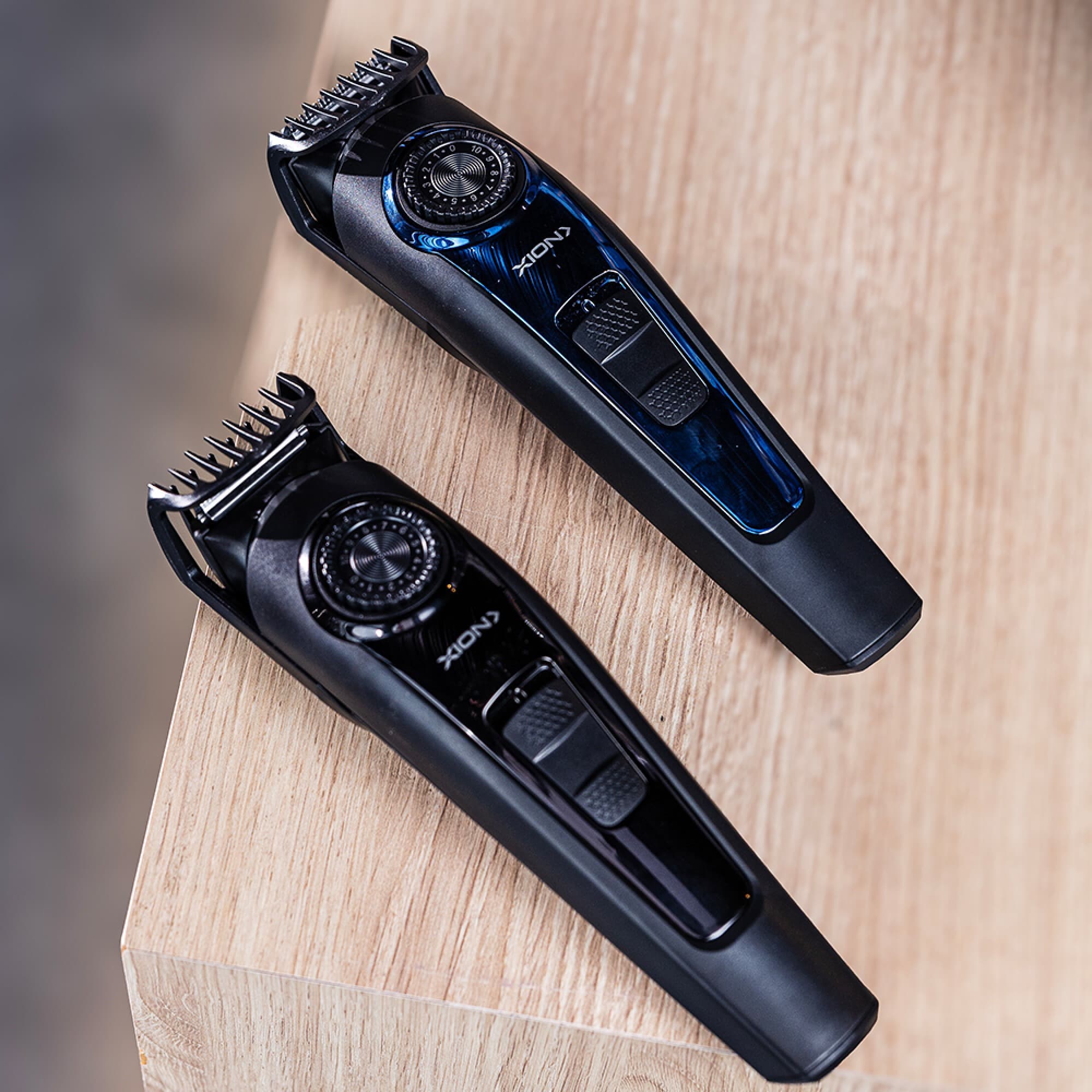 Dos cortadoras de pelo y barba XION XI-HAIR55 en negro y azul