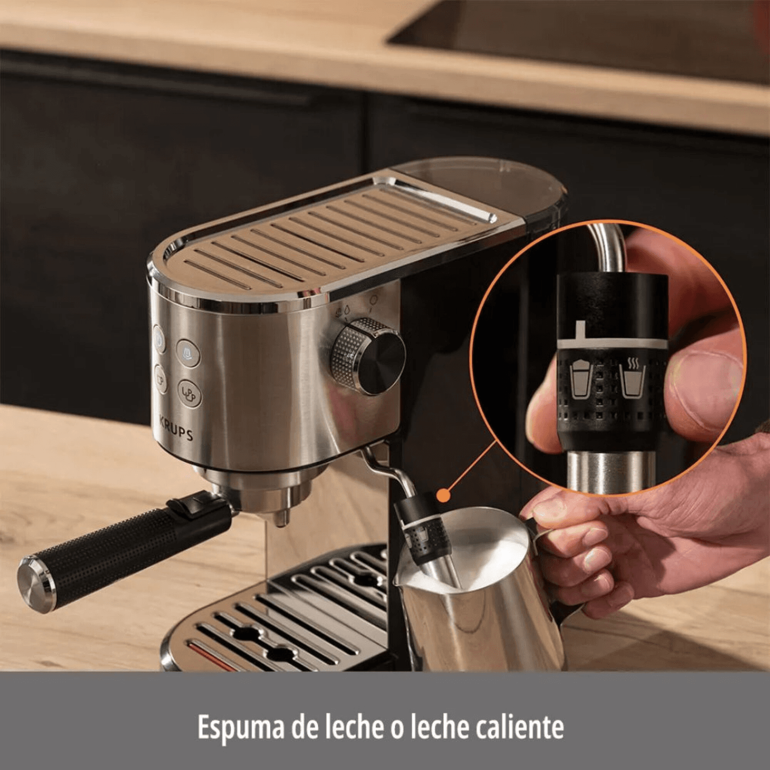 Boquilla de vapor dual de la cafetera Krups XP444C10 espumando leche