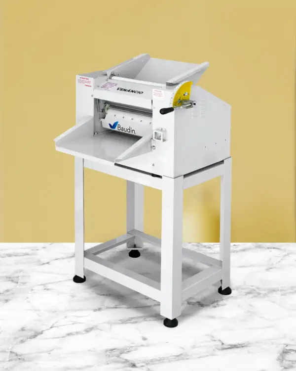 Mockup Sobadora de Pie Venancio 39 cm comercial