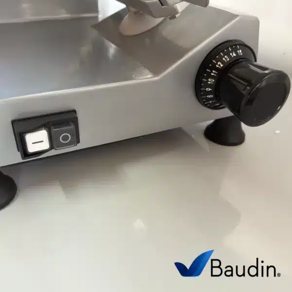 Cortadora de Fiambre 30 cm Kuma HBS-300A Encendido y Apertura de hoja