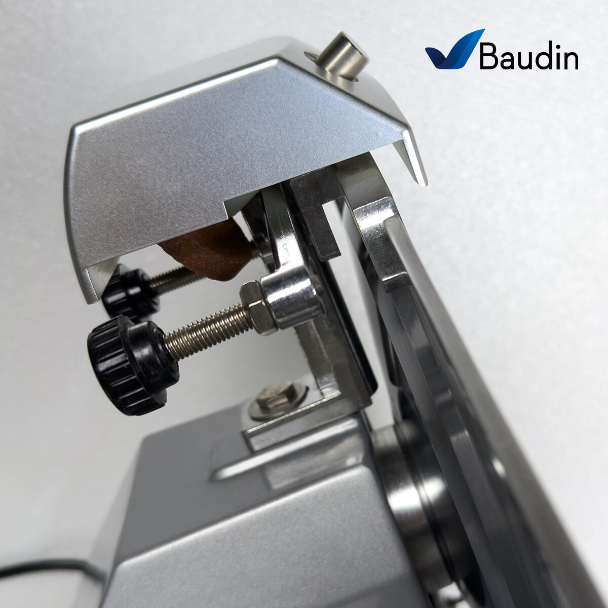 Detalle Afilador Cortadora de Fiambre Demet 30 Cm MS 300ST