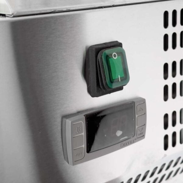 VRX1500-detalle-de-botonera-y-on-off