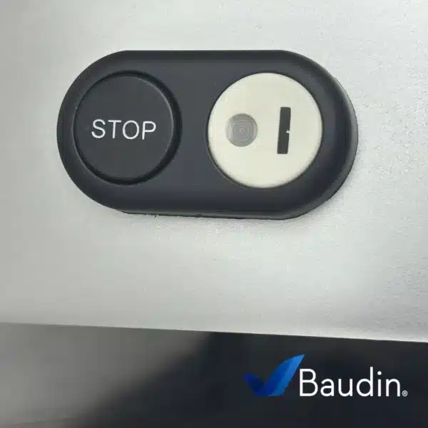 Cortadora de Fiambre 30 cm Mistro GS 300 Italiana Detalle Boton Encendido