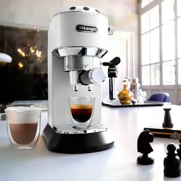 Cafetera Expresso | Delonghi Dedica Style EC685.W | Baudin