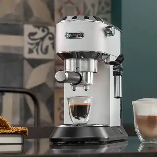Cafetera Expresso | Delonghi Dedica Style EC685.W | Baudin