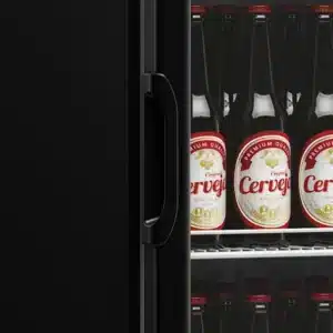 Detalle Apertura puerta de Heladera Cervecera 445 Lts Puerta Vidrio Gelopar GCB-50V PR