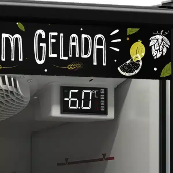 Detalle de controlador digital de Heladera Cervecera 445 Lts Puerta Vidrio Gelopar GCB-50V PR