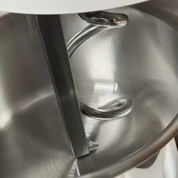 Amasadora Industrial 20 Litros Jameco VAM-20T Detalle Bowl y Gancho