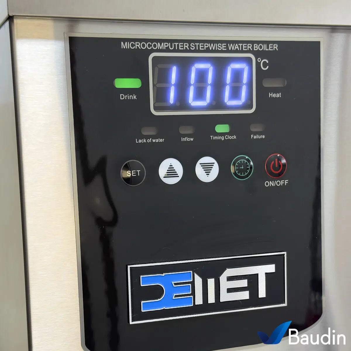 Dispensador de Agua Caliente 25 Litros Demet Detalle controlador digital