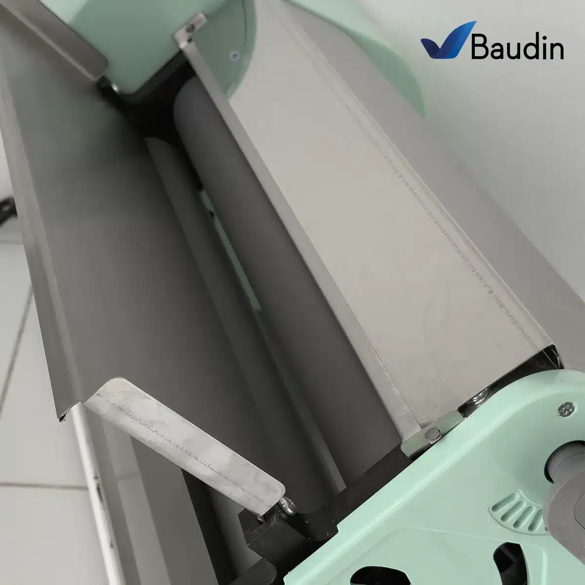 Sobadora Eléctrica de Mesa 39 cm Antiadherente Anodilar Verde Glace Detalle Separacion Rodillos AntiAdherentes