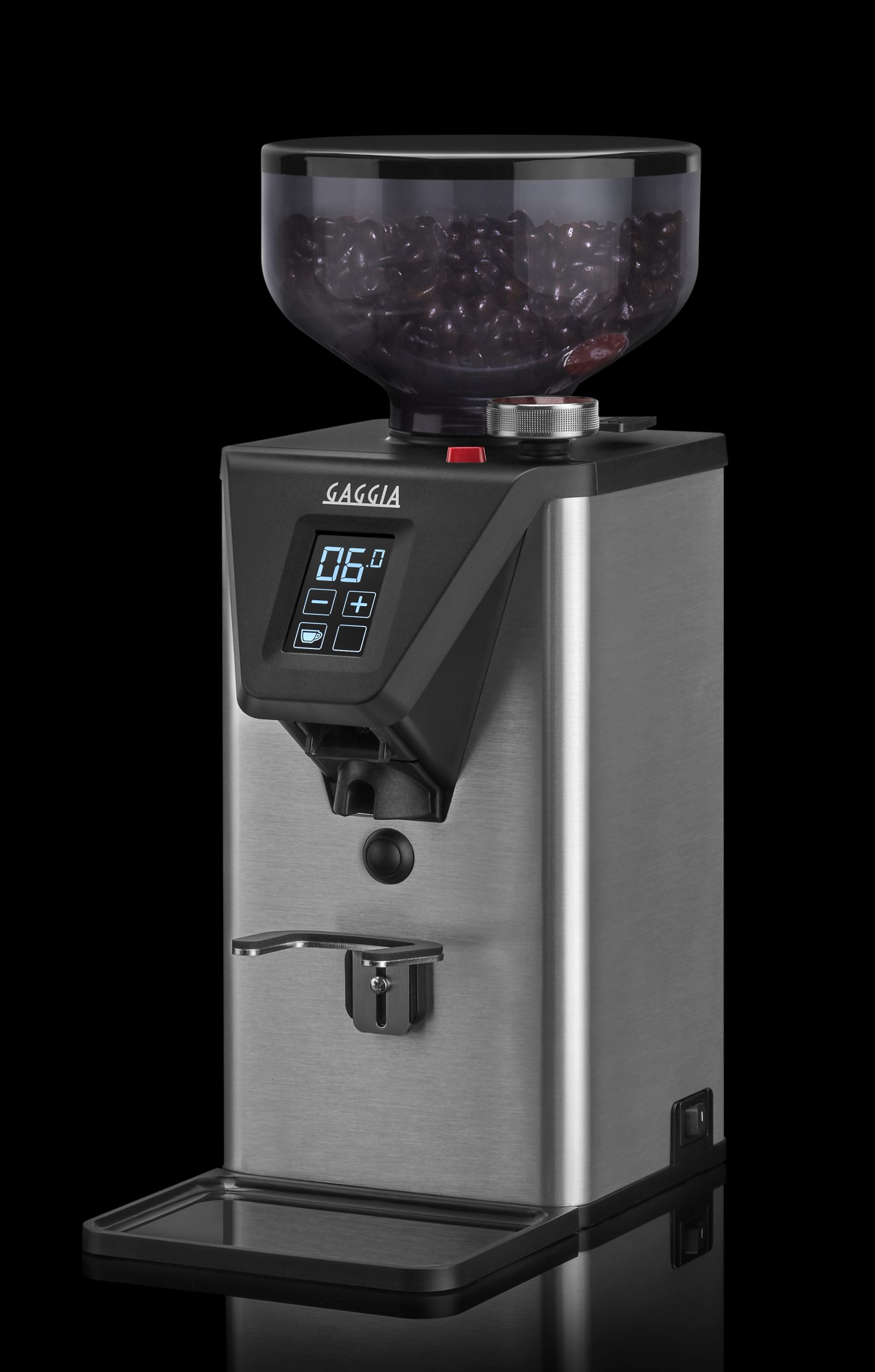 Molino de café Gaggia MDF 55 con la tolva cargada de granos, vista tres cuartos